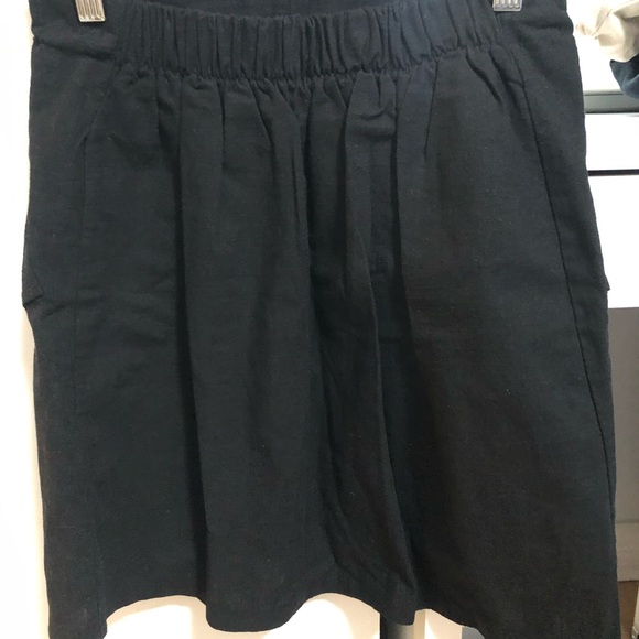 Cute black skirt - Picture 2 of 2